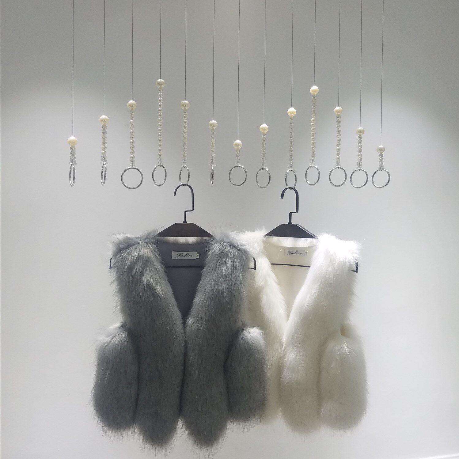 Pearl Wave Hanging Clothing Store Hanging Hanging Show on Wall Street Wire Black Hanging Clothes Chain