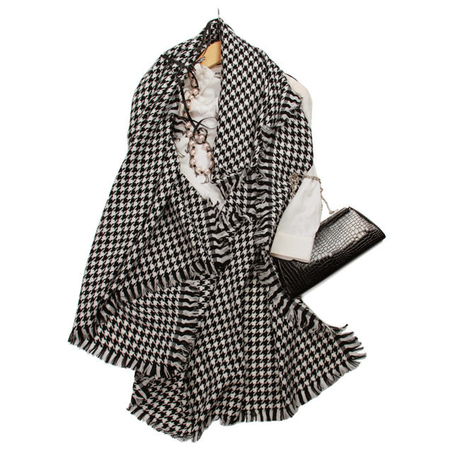 Celebrity temperament classic European and American models black and white houndstooth wool scarf autumn and winter thickening warm cashmere shawl women's tide