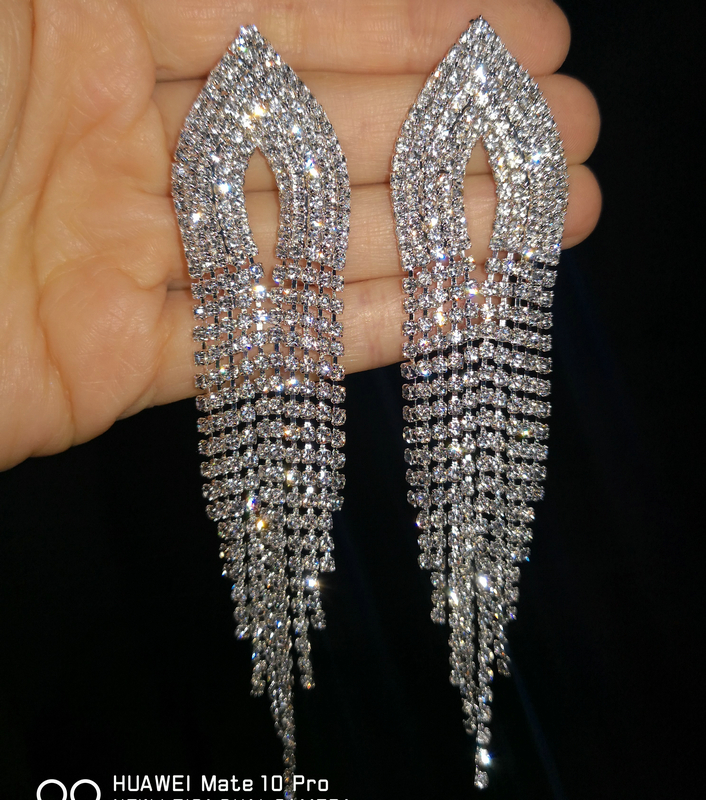 Bodybuilding stage tassel earrings banquet luxury dress Joker personality Europe and the United States exaggerated flash diamond nightclub earrings ear clip