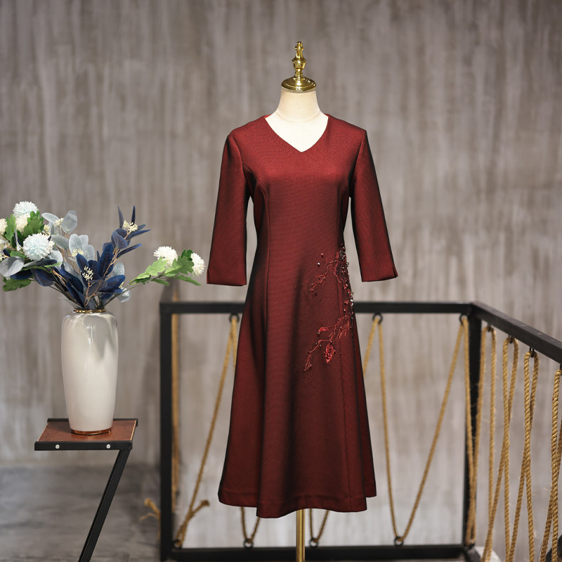 Mu Lan wedding dress V-collar embroidery 2021 happy mother-in-law wedding dress mother dress A loose thin toast