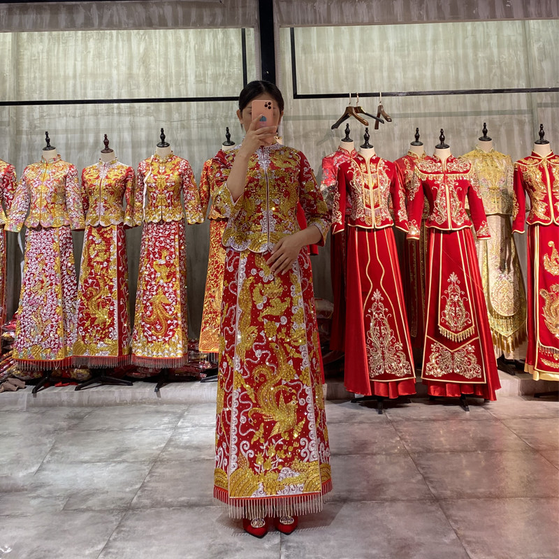 Mulan wedding show and bride 2022 new Chinese style traditional dragon and phoenix hung with low neckline wedding tray gold embroidered wine clothes