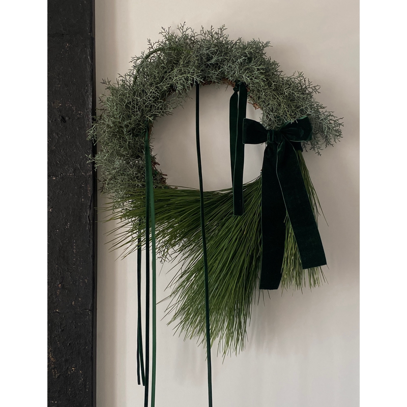 Handmade Christmas Wreath, Featuring Real Pine Branches, for Christmas Decorations, Door Hangings, Gift Displays, and Wall or Scene Decorations Handmade Christmas Wreath, Featuring Real Pine Branches, for Christmas Decorations, Door Hangings, Gift Displays, and Wall or Scene Decorations