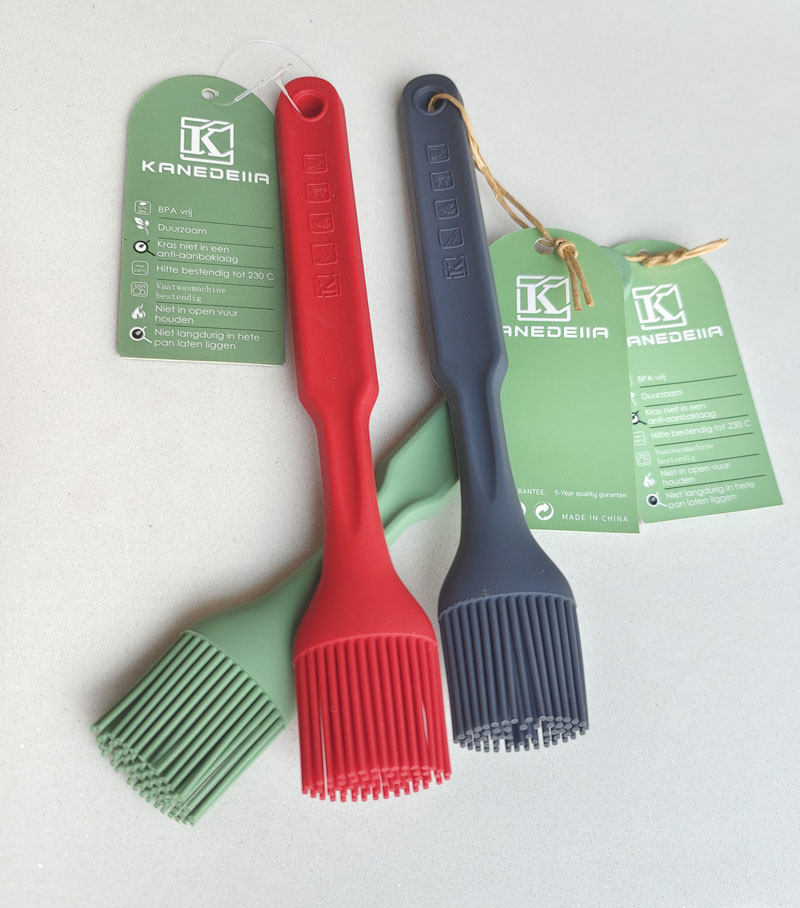Exported to Europe and the United States Food Grade Silicone Metal BBQ Oil Brush Baking Egg Sweeping Brush Resistant to 230 Degrees High Temperature Integrated Small Brush