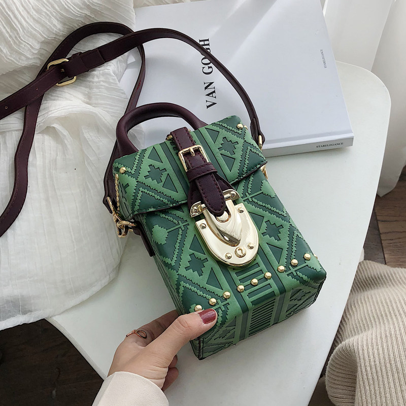 French niche small bag women 2021 new trendy all-match texture messenger bag shoulder bag handbag leather mobile phone