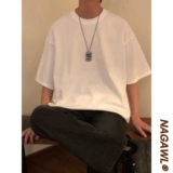 Однотонная белая приятная телу японская ретро футболка подходит для мужчин и женщин