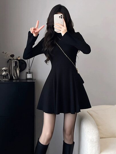 French-Style Hepburn-Inspired Black Knit Dress for Women, Autumn and Winter, Petite Slim-Fit A-Line Dress with a High-End Feel, Base Dress