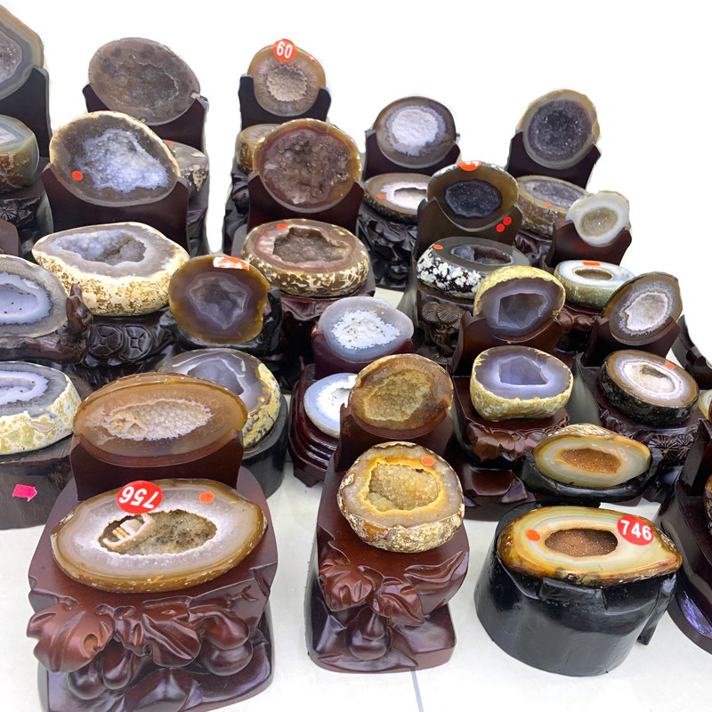 Natural Purple Water Crystal Cave Gift Manau Cave Polyppot Uruguay Money Bag original stone opening with a smile and a gift