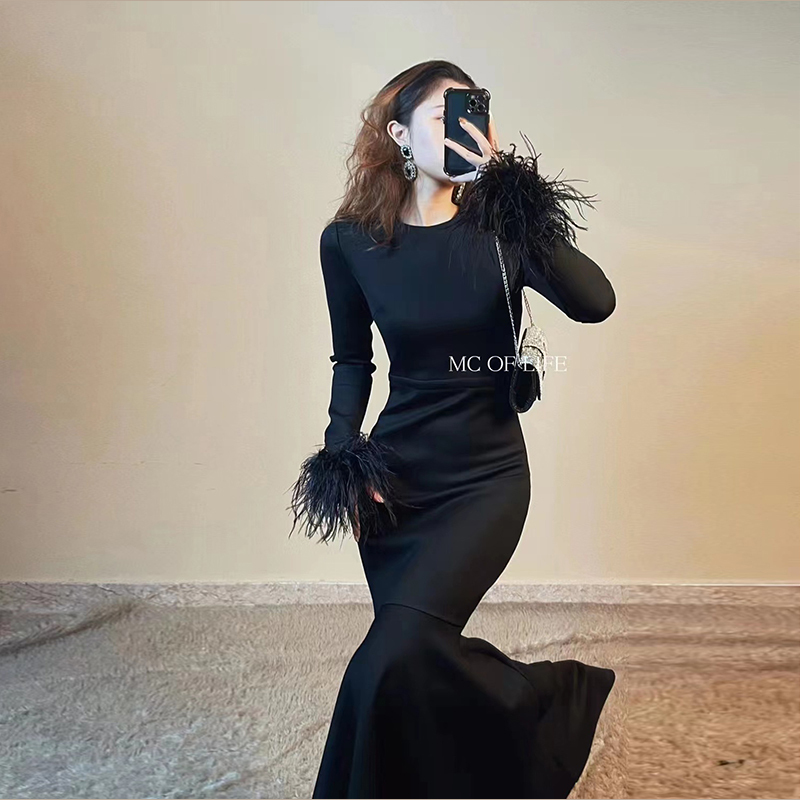 Light Luxury Heavy-Duty Bodycon Dress with Ostrich Feather Cuffs, Original Design Long Dress, Hepburn Little Black Dress for Autumn and Winter 26