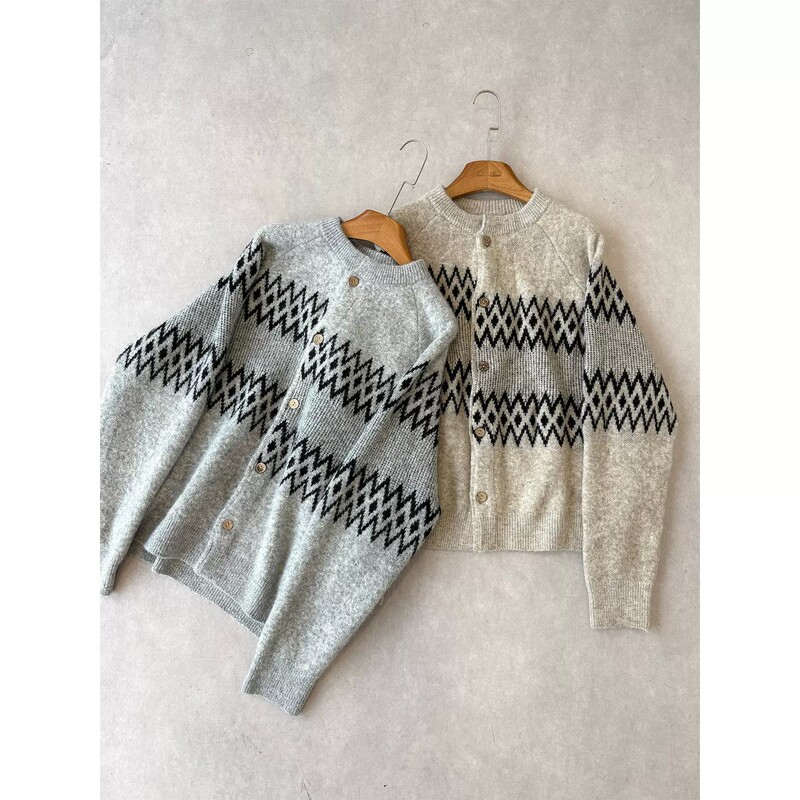 Winter Fair Isle Geometric Diamond-Patterned Staggered Knit Cardigan for Men, Simple and Casual, High-End Feel, Versatile and Warm Sweater Winter Fair Isle Geometric Diamond-Patterned Staggered Knit Cardigan for Men, Simple and Casual, High-End Feel, Versatile and Warm Sweater