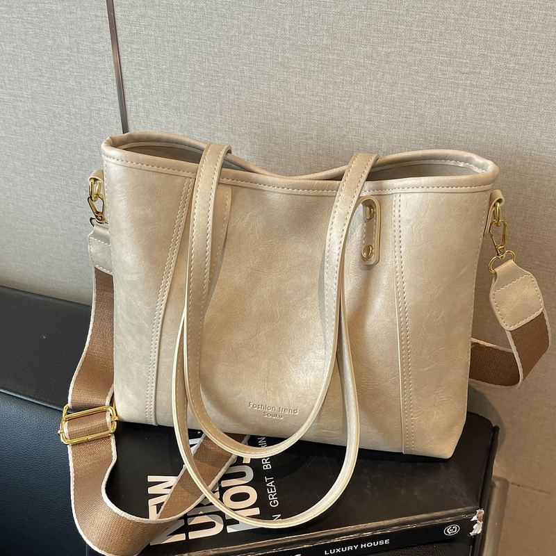High-End Commuter Bag for Women, 2026 New Trendy Summer Retro Light Luxury Shoulder Bag, Large Capacity Tote Bag High-End Commuter Bag for Women, 2026 New Trendy Summer Retro Light Luxury Shoulder Bag, Large Capacity Tote Bag
