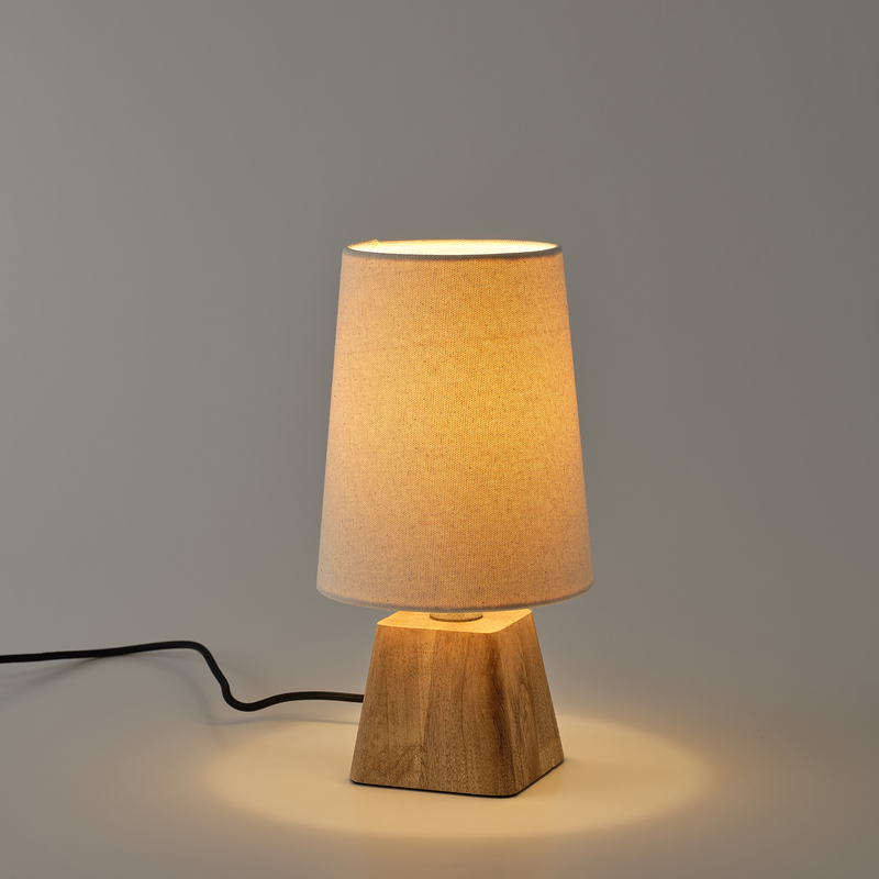 American Retro Table Lamp, Simple Bedroom Bedside Lamp, Warm and Creative Medieval Solid Wood Designer Room Living Room Lamps