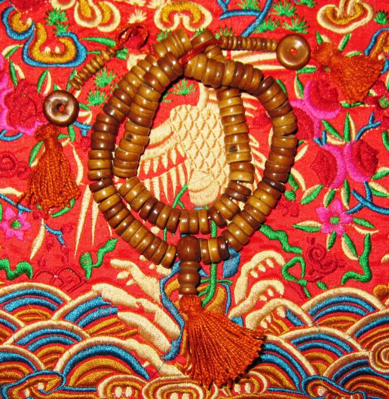 Tibetan yak bones 108 hand in hand to hand in two circles of hand (1 0)