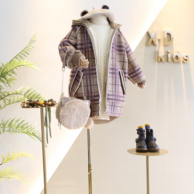 Non-refundable and non-refundable children's clothing 2020 winter girls Han Fan retro plaid hooded wide version mid-length buckskin jacket