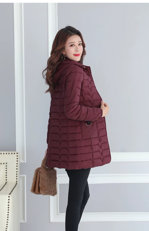 Áo khoác cotton nhẹ xuống 2018 mùa đông mới áo khoác cotton phiên bản Hàn Quốc giảm béo dài đoạn văn nữ cỡ lớn trung niên cotton