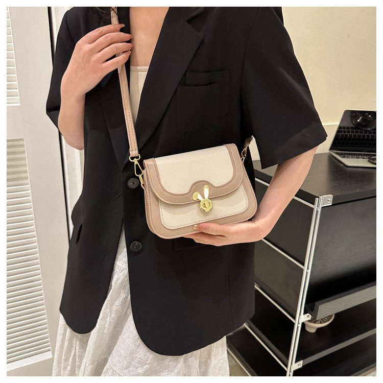 Hochwertige strukturierte kleine Tasche für Damen Sommer 2023 neue Nischen-Umhängetasche mit einer Schulter modische Damen beliebte kleine quadratische Tasche_voghion.com