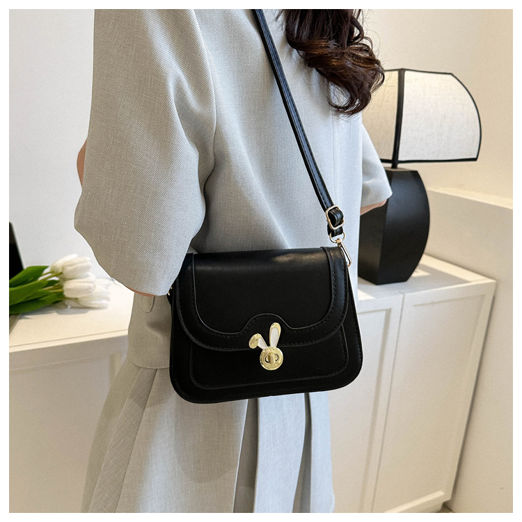 Hochwertige strukturierte kleine Tasche für Damen Sommer 2023 neue Nischen-Umhängetasche mit einer Schulter modische Damen beliebte kleine quadratische Tasche_voghion.com