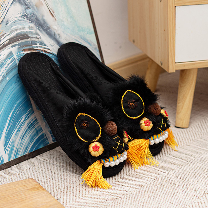 Handmade Spring New Style Tiger Head Shoes Flat Bottom Home New Chinese Style Tiger Shoes Folk Style Comfortable Cloth Slippers