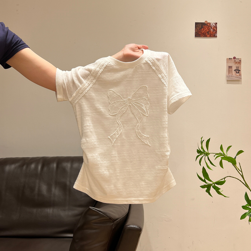 Off-White Round Neck Lace Bow Short-Sleeved T-Shirt for Women 2026 Summer Design Pleated Waist-Cinching Hot Girl Top