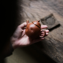 In the early days Lotus Hall Songfengshe Cheng Weis hand-made Teapot with Golden Mouth Handle Purple Sand Teapot 125ml