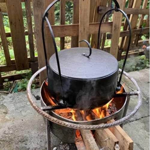 Cook rice raw iron pan traditional iron frying pan cast iron soup pot iron tripod pot old home firewood fire countryside