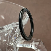 Темно -коричневая черная тонкая труба