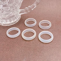 Белый, маленький