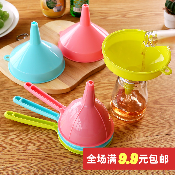 Colorful multi-purpose plastic funnel large long handle small household kitchen Soy Sauce Wine oil pot Liquid Dispensing tool