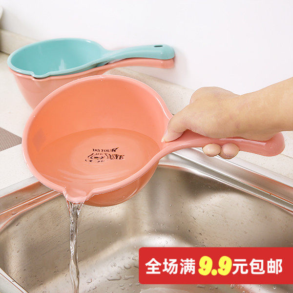 Thickened long handle water scoop plastic water spoon kitchen water scoop baby baby child bath bath shampoo cup shampoo cup
