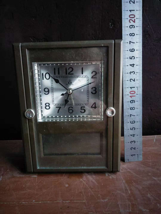 Old thing 8 90s Little alarm clock Plastic alarm clock Battery alarm clock decorated with folk nostalgia