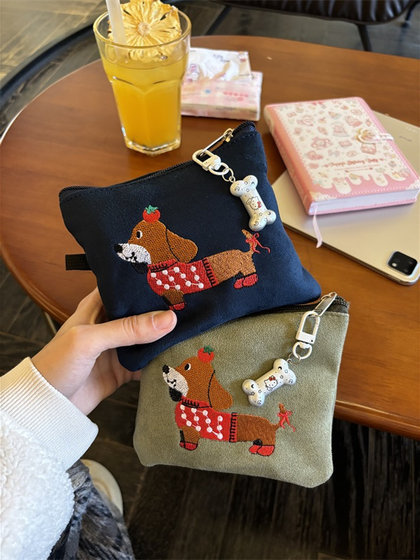 可爱麂皮绒腊肠狗卡包收纳包外出便携随身包耳机口红姨妈巾收纳包