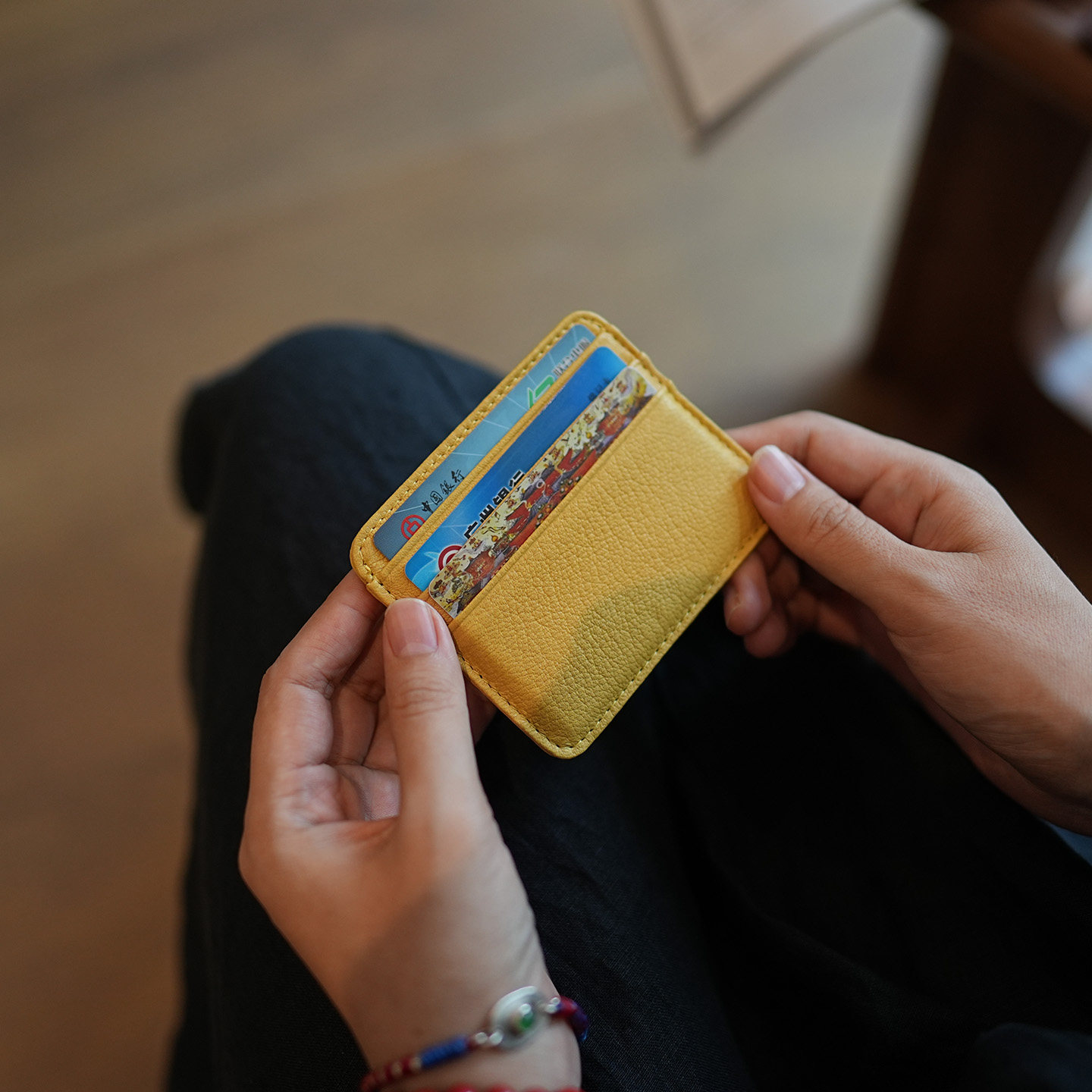 Miss Lu's simple and retro top-grain cowhide small, light and thin genuine leather bank card storage bag and card holder with multiple slots