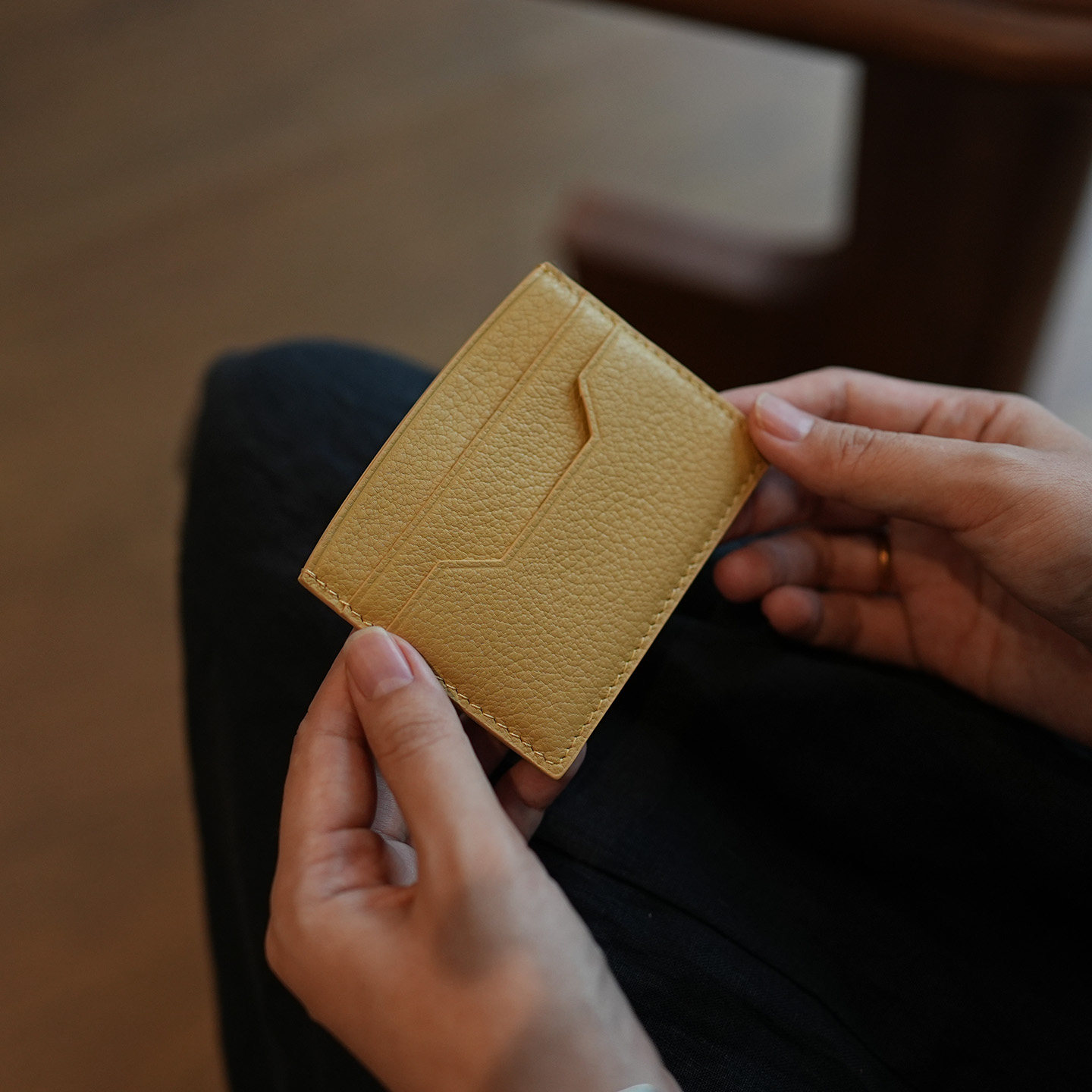 Miss Lu's simple and practical top-grain cowhide, small and thin 6-slot genuine leather bank card storage bag and card holder