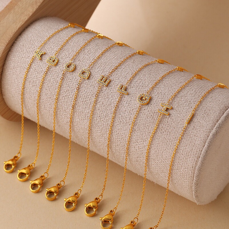 European and American Fashion Light Luxury Simple Diamond-Encrusted 26-Letter Heart Pendant Bracelet Titanium Steel Non-Fading Stackable Commuter Jewelry