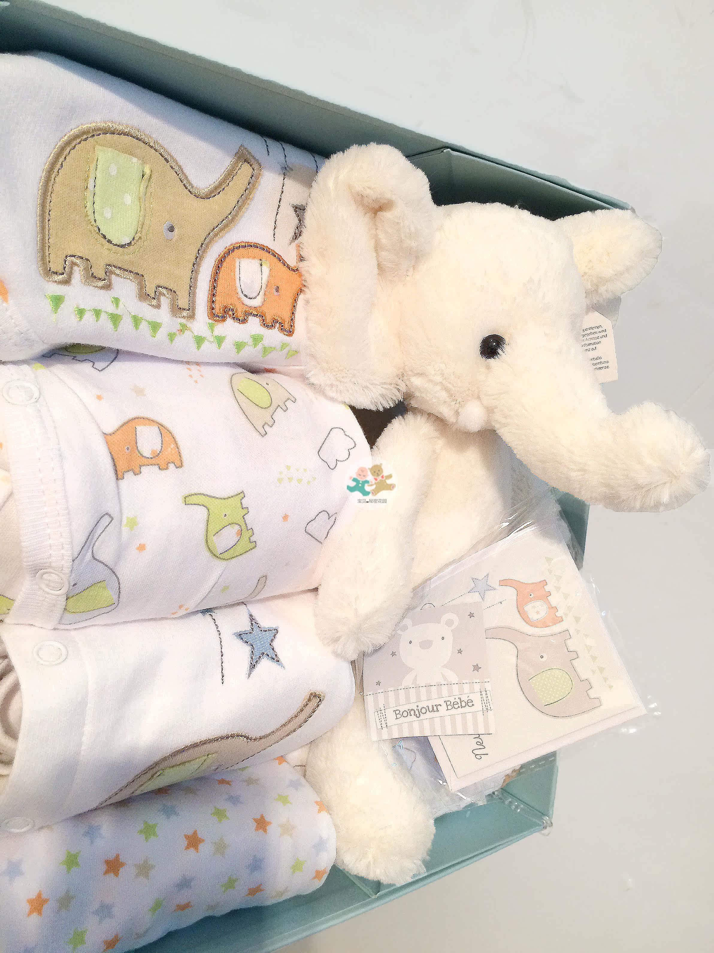 Coffret cadeau pour bébé - Vêtements + Fournitures - Ref 1955382 Image 9