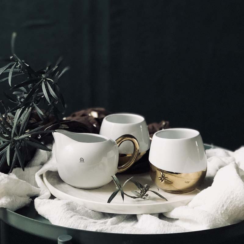 Trà chiều trà vàng cốc phụ kiện cà phê với ly sữa cốc sữa bình sữa dụng cụ pha cafe