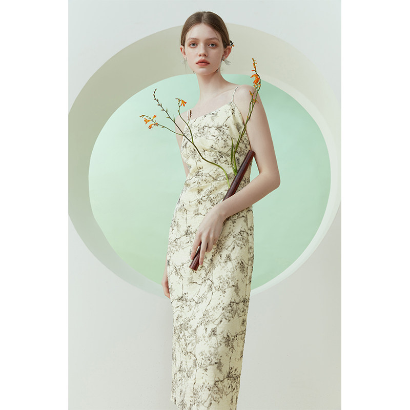 什么样的设计让这款新中式连衣裙👗如此吸引人?