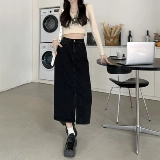 Весенняя черная дизайнерская длинная юбка, джинсовая юбка, 2025 года, тренд сезона, с акцентом на бедрах, высокая талия