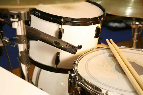 Роудс поехал на M3 Маленькие сейсмические конденсаторы человеческая вокальная запись музыкальная музыкальная музыка.