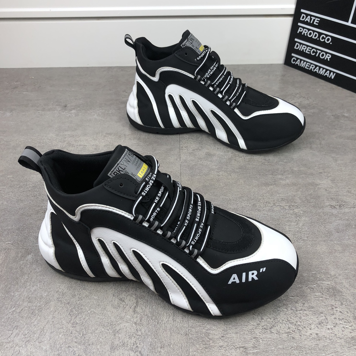 Hong Kong's tide brand new thick-bottomed fashion casual shoes Korean version of the high-top bag-bottomed old shoes vibrato the same men's shoes