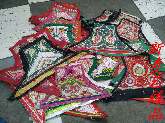 Old embroidery piece Miao hand embroidery piece Ethnic minority embroidery handicraft belly pocket small embroidery piece T2348