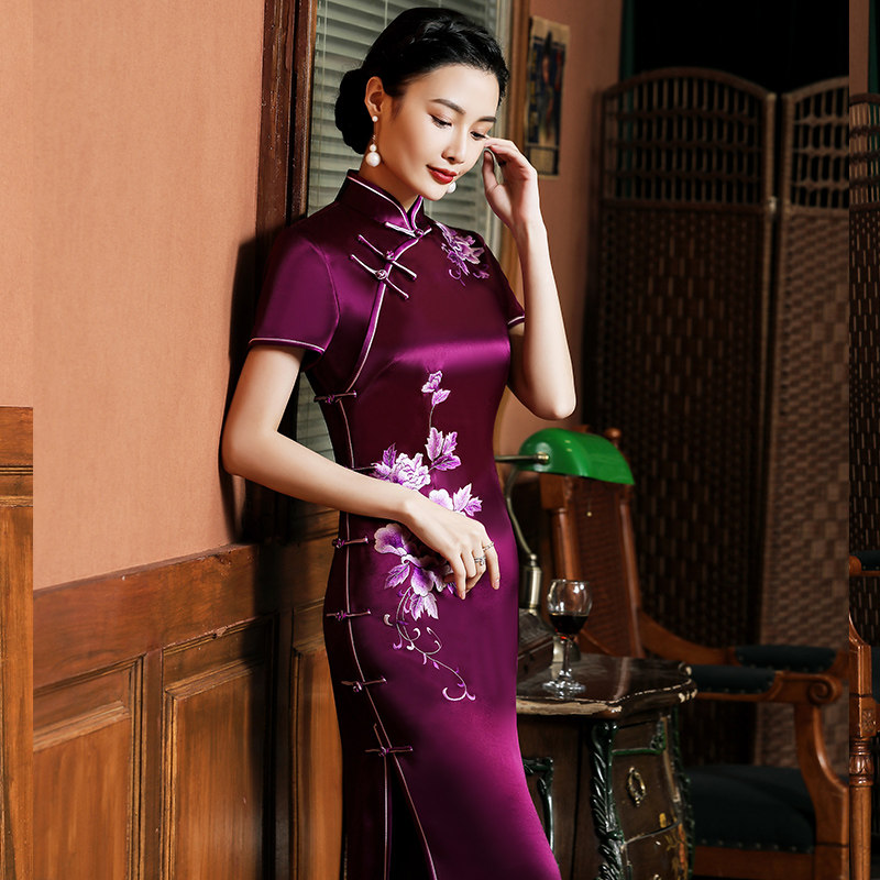 Classic chinese embroidered cheongsam - elegant traditional chinese dress