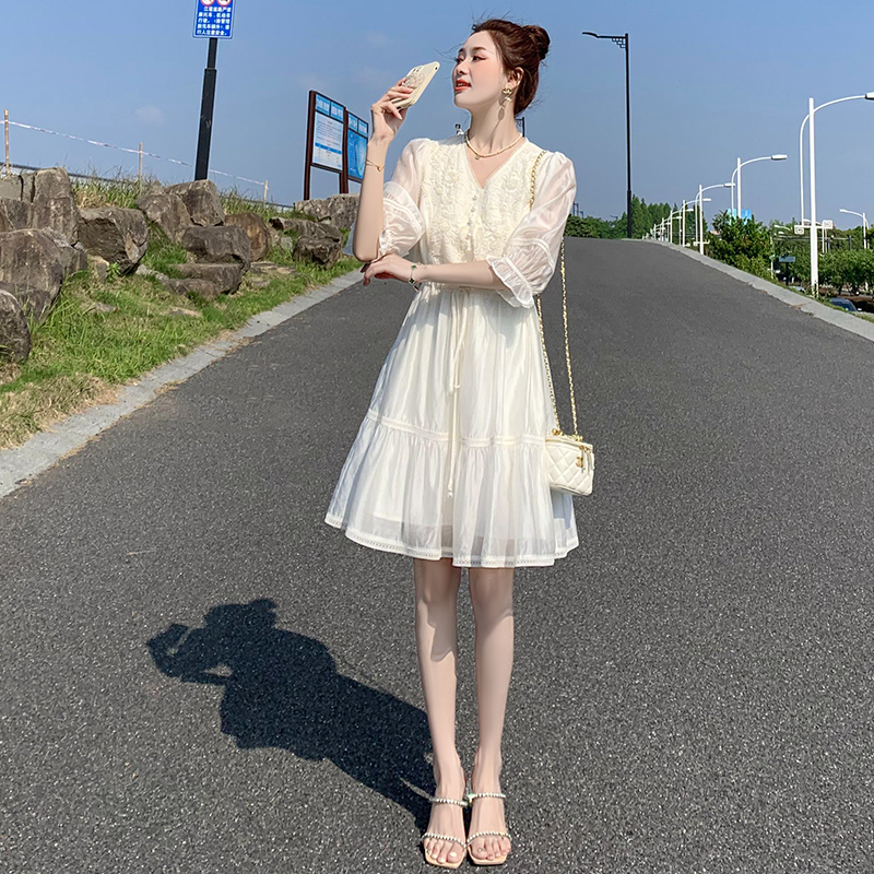 2026 Summer New French Style High-End V-Neck Embroidered Fairy Dress Gentle Style Waist-Cinching White Dress for Women Trendy
