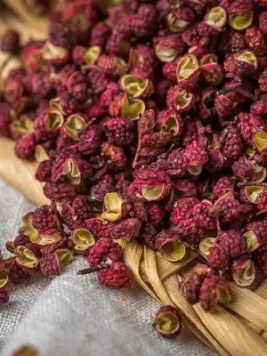 Sichuan pepper grain Special twist pepper dry pepper seasoning Daliang Mountain blue and white pepper vine pepper green pepper fish seasoning