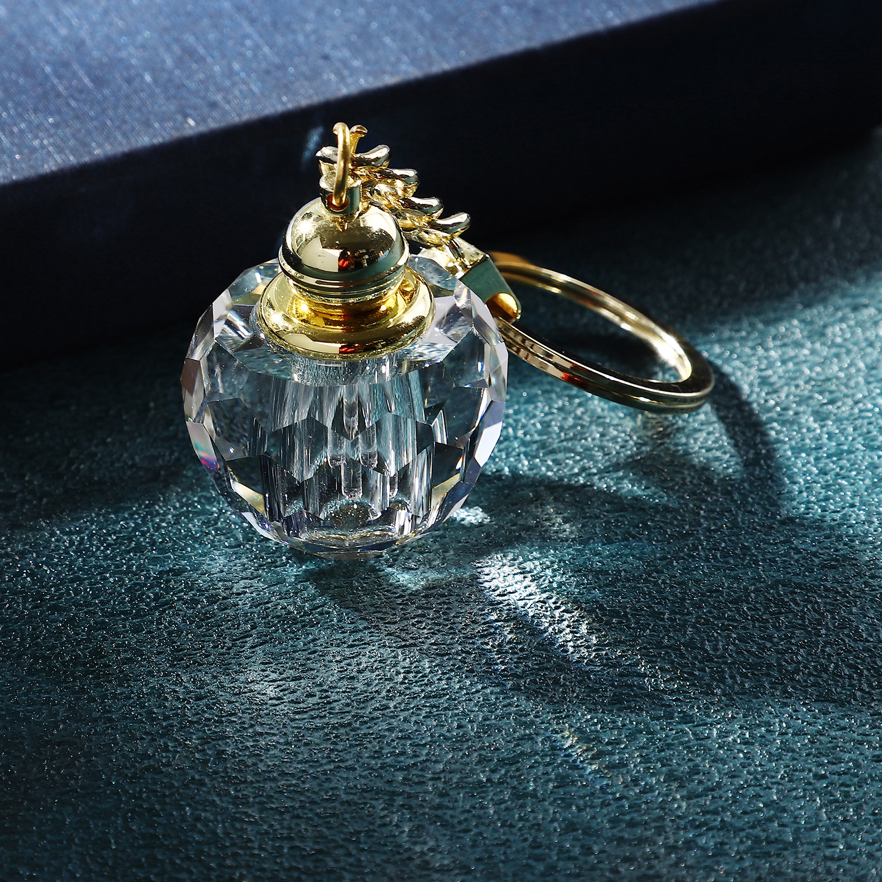 Delicate Light Crystal Oil Bottle Nordic Aromatic Crystal Perfume Glass Bottle Creative Home Fittings