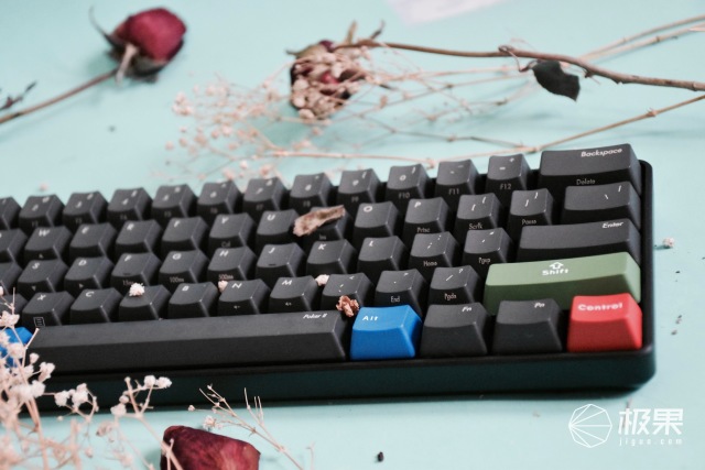 61键位樱桃轴，这键盘让码农爱不释手