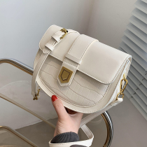 Saddle bag female messenger 2021 new fashion all-match shoulder bag female Korean version of the leather high-end small bag trend