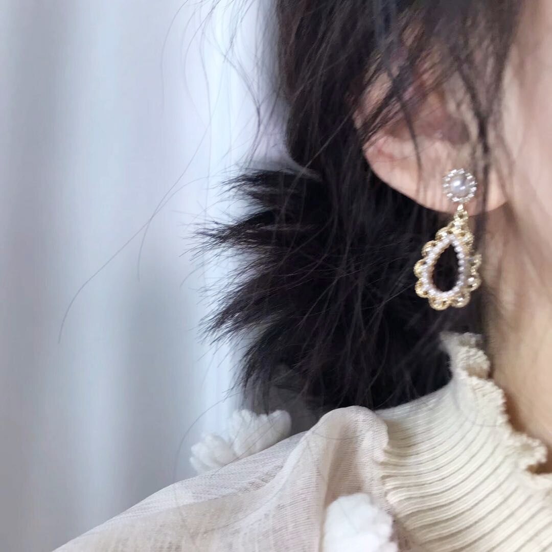 Oil painting ear clips retro high-end pearl elegant baroque ear needles palace temperament earrings without ear holes new