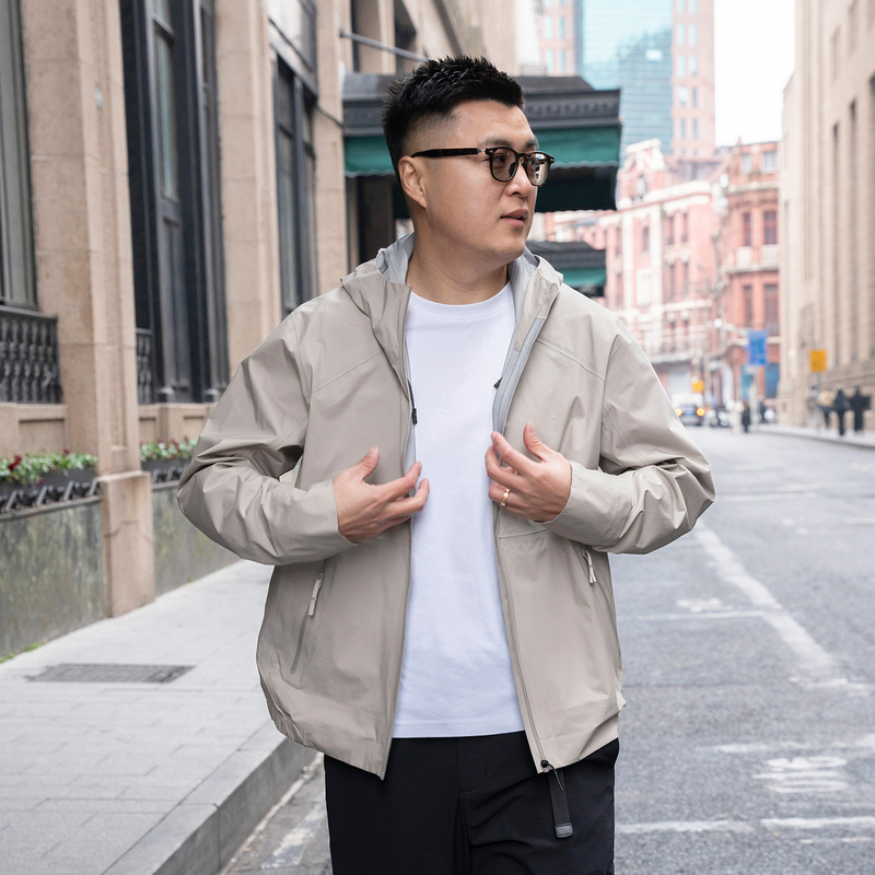 【250111012】One City, One Wilderness Business Hardshell Jacket Dermizax Lightweight Outdoor Jacket for Men