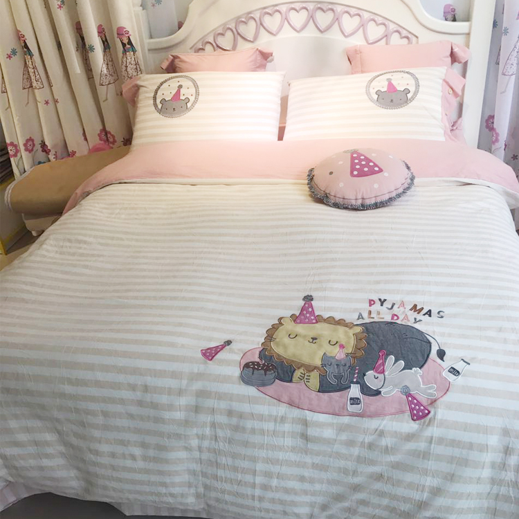 Large cartoon cotton washed cotton cloth embroidered four-piece set comfortable skin-friendly baby sleeping naked children's bed lion