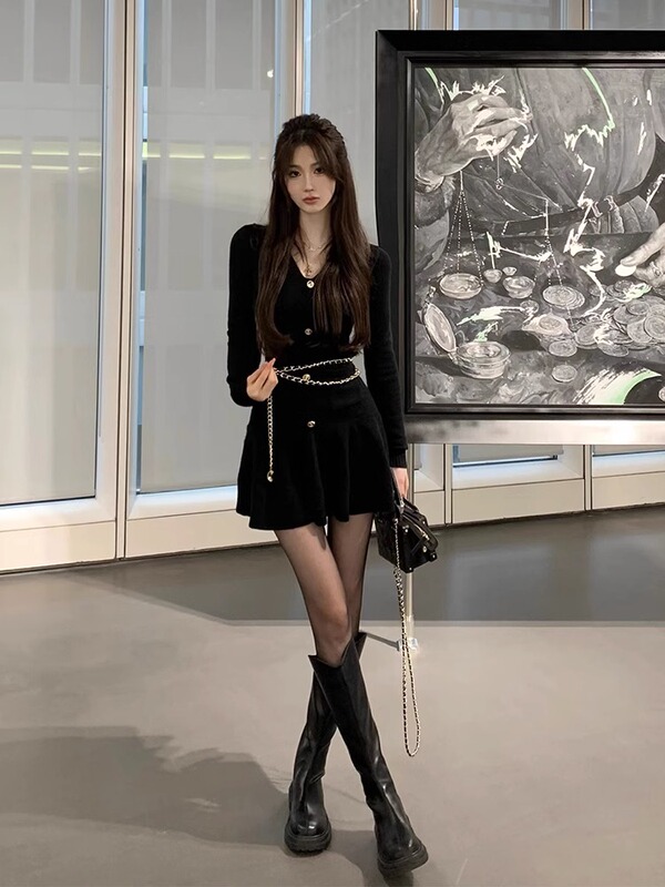 French-Style Long-Sleeve Pure Desire Knit Dress for Women, Autumn 2026 New Design, Waist-Cinching, Elegant Sweater Short Dress